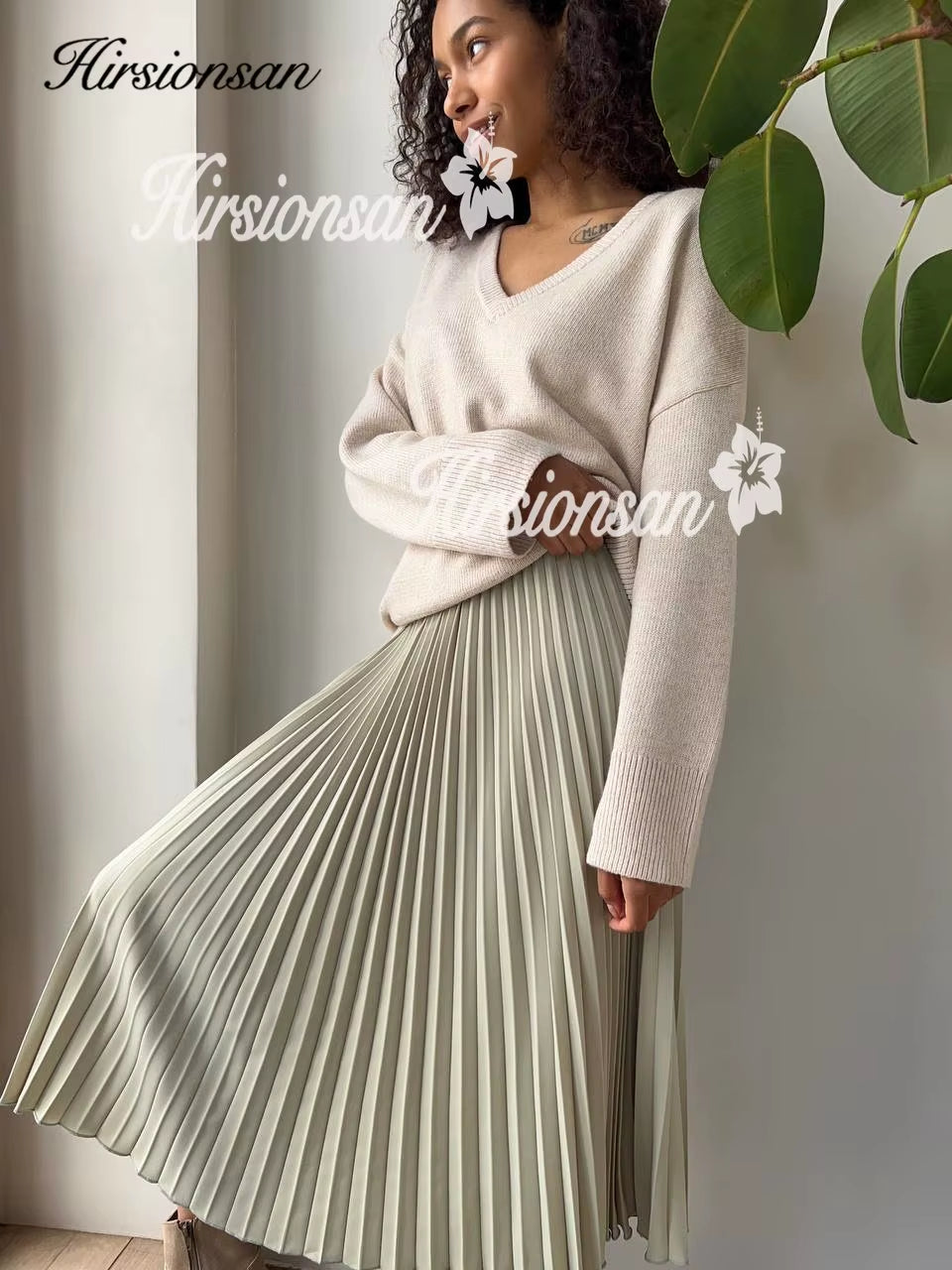 Elevate Your Wardrobe with Our Women's Pleated Midi Skirt - Chic Autumn A-Line Design in Timeless Solid Colors
