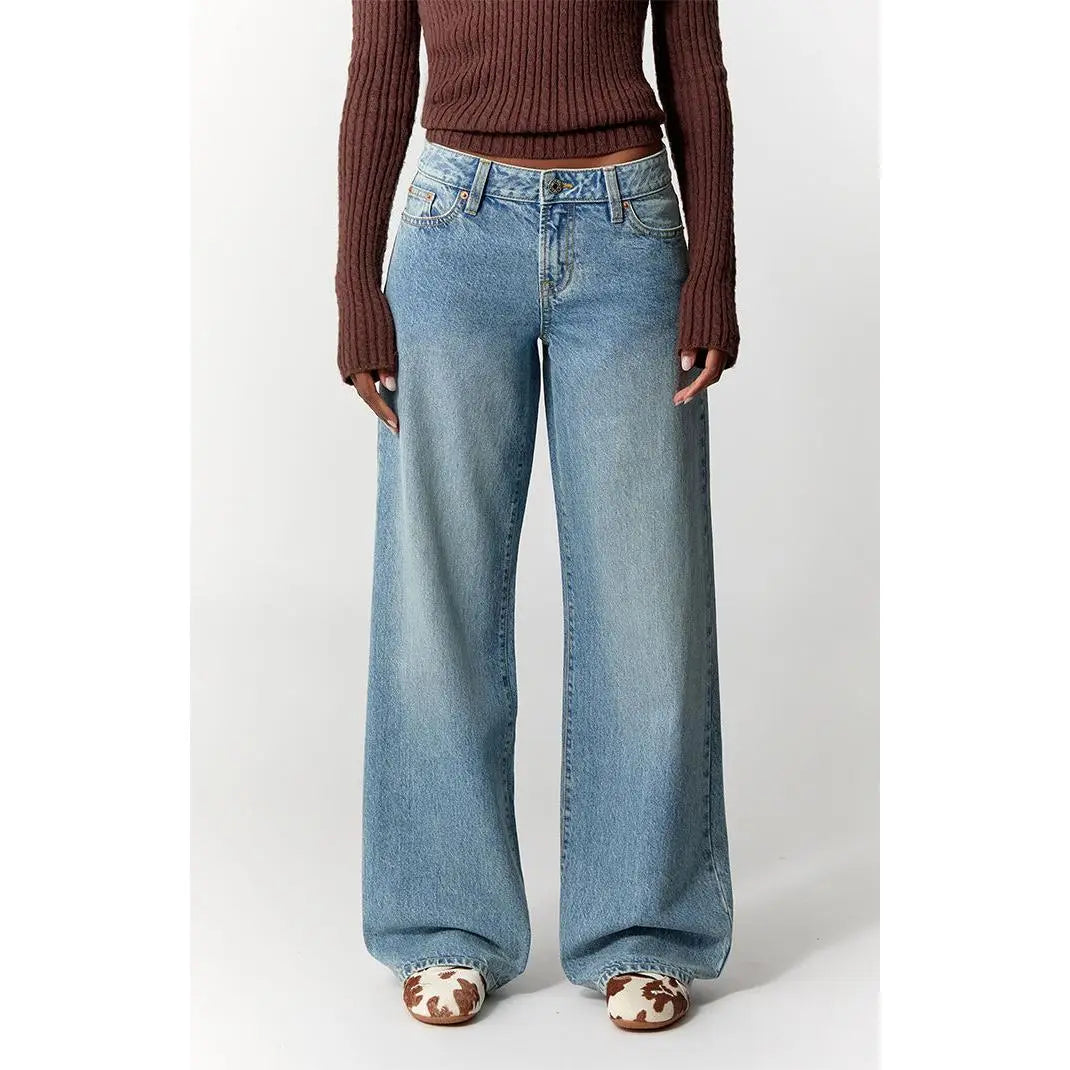 Elevate Your Style with Pacsun Women's Casey Low Rise Baggy Jeans in Light Wash Blue