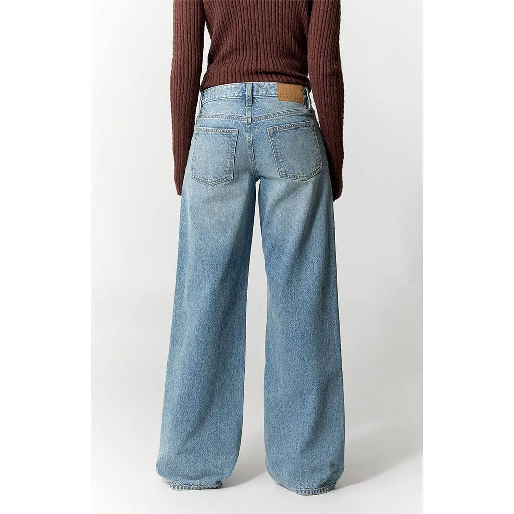 Elevate Your Style with Pacsun Women's Casey Low Rise Baggy Jeans in Light Wash Blue