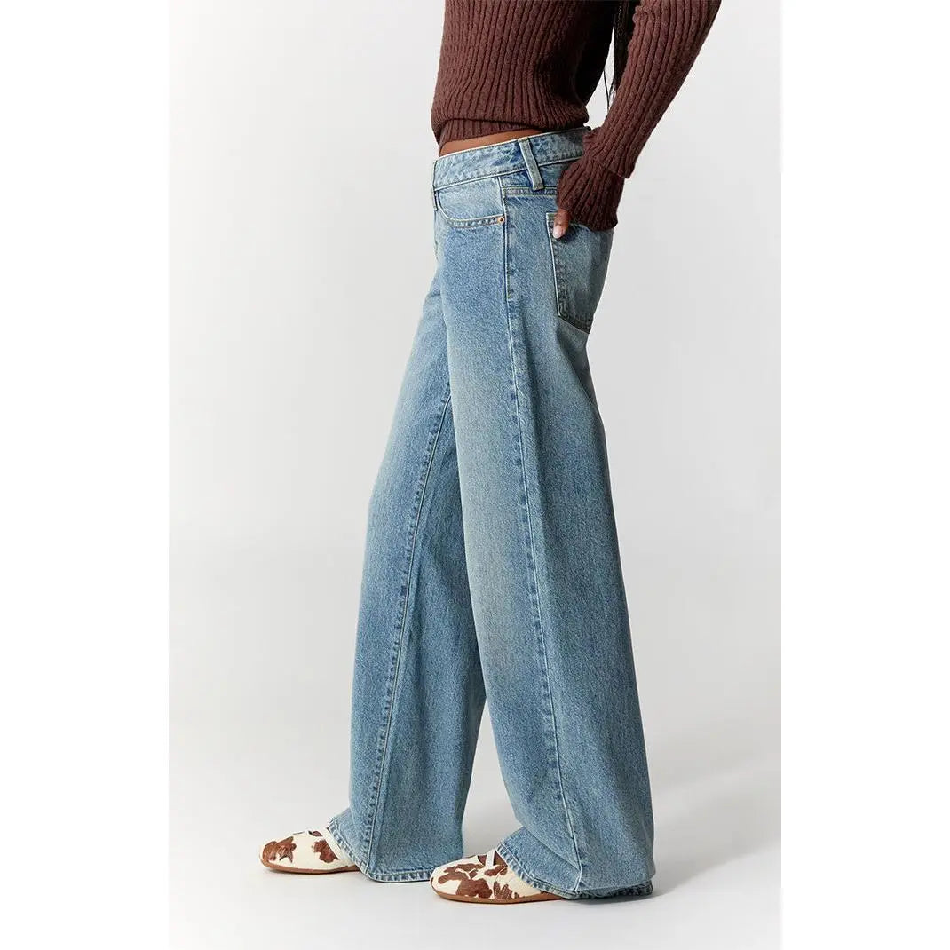 Elevate Your Style with Pacsun Women's Casey Low Rise Baggy Jeans in Light Wash Blue